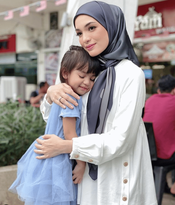 Amyra Rosli - Top Mum and parenting influencers Malaysia 2022